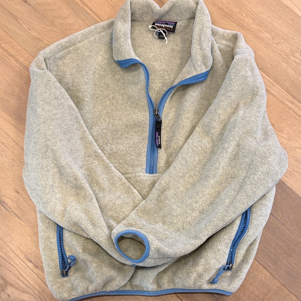 Patagonia Men's Light Gray Zip-Up Sweater with Blue Accents